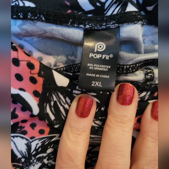 POPfit Cropped Leggings • Pink, White, Black - Picture 4 of 8